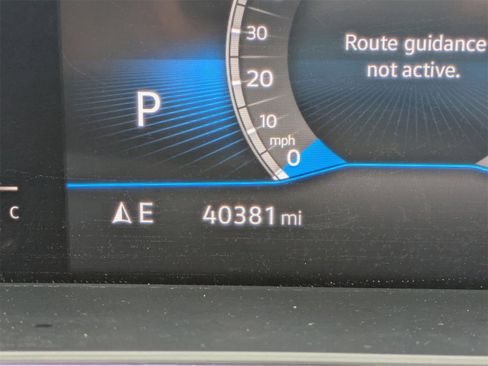 Used 2022 Volkswagen Tiguan SE R-Line image 21