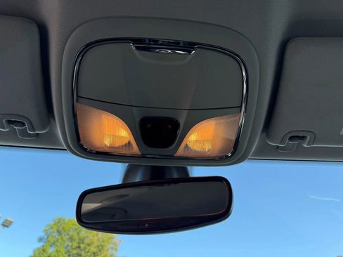 Used 2019 Jeep Cherokee Limited image 25