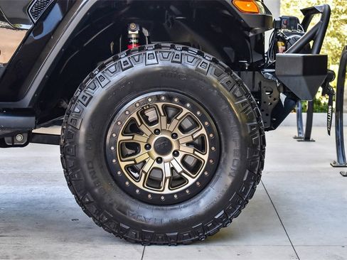 Used 2020 Jeep Gladiator Rubicon image 11