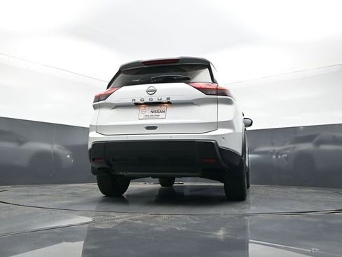 Used 2025 Nissan Rogue S FWD image 26