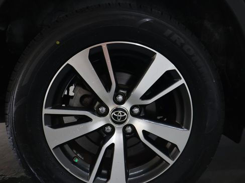 Used 2017 Toyota RAV4 XLE AWD/4WD image 30