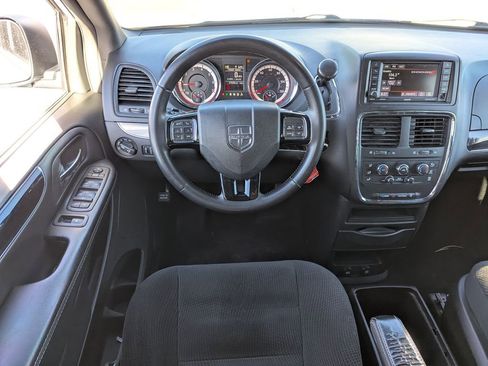 Used 2019 Dodge Grand Caravan SE image 26