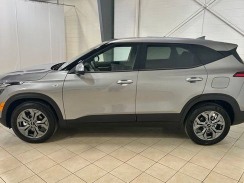 Used 2026 Kia Seltos LX FWD image 2