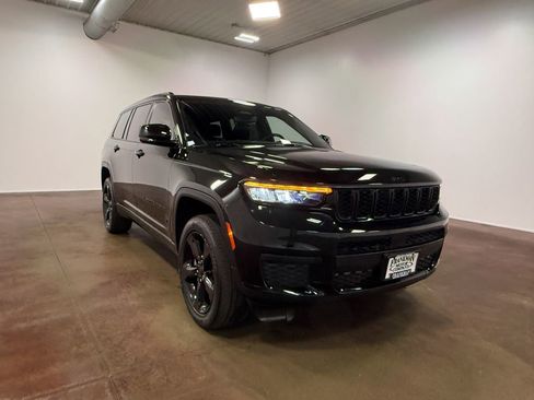 Used 2023 Jeep Grand Cherokee L Laredo image 31