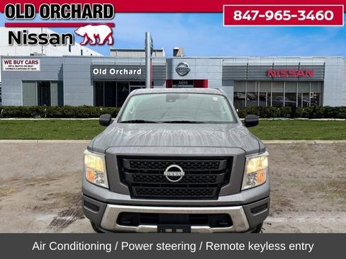 Used 2023 Nissan Titan SV image 4