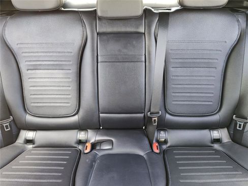 Used 2024 Mercedes-Benz GLC 300 4MATIC image 28