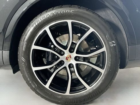 Used 2025 Porsche Cayenne E-Hybrid image 33