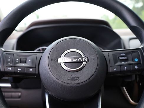 Used 2022 Nissan Rogue SV AWD/4WD image 9