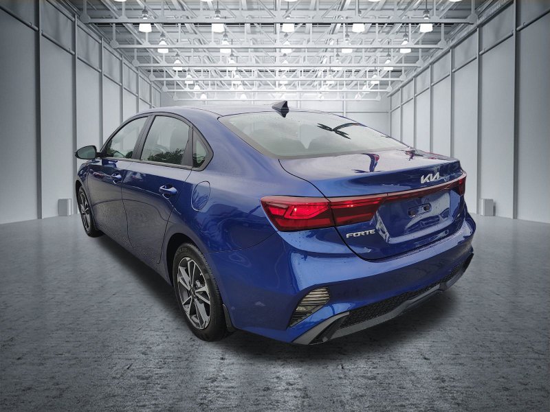 Used 2024 Kia Forte LXS w/ LXS Technology Package FWD image 8