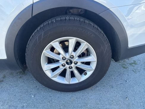 Used 2019 Kia Sorento LX image 10