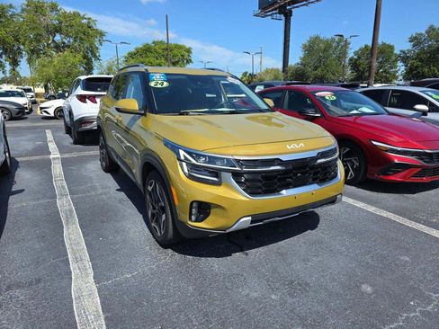 Used 2024 Kia Seltos SX w/ SX Sunroof Package AWD/4WD image 2