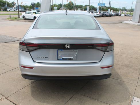 Used 2025 Honda Accord LX image 6