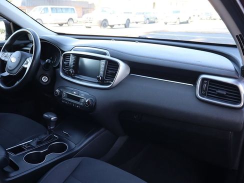 Used 2019 Kia Sorento AWD V6 image 17