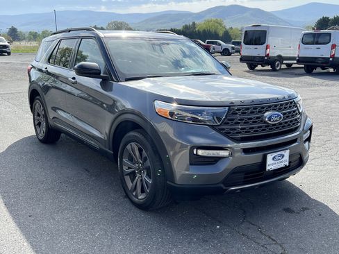 Used 2023 Ford Explorer XLT w/ Equipment Group 202A AWD/4WD image 6