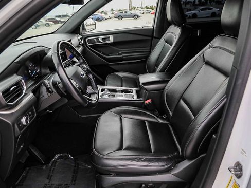 Used 2020 Ford Explorer XLT w/ Equipment Group 202A image 17