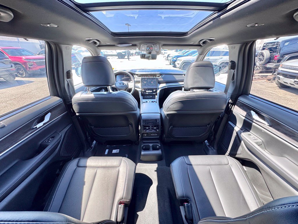 New 2025 Jeep Grand Cherokee L Limited w/ Luxury Tech Group II AWD/4WD image 24