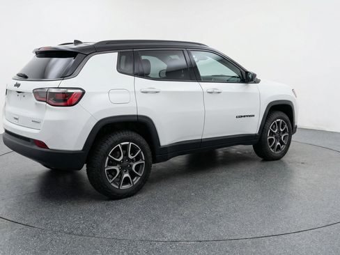 Used 2025 Jeep Compass Trailhawk w/ Trailer Tow Group AWD/4WD image 9