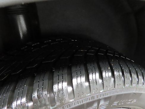 Used 2022 Volkswagen Tiguan SE image 29