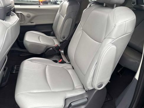 Used 2024 Toyota Sienna XLE image 19