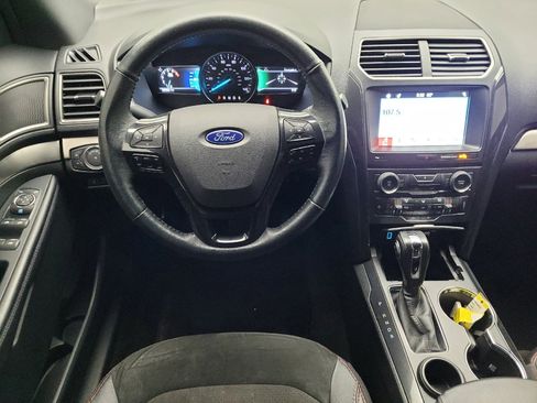 Used 2018 Ford Explorer XLT w/ Equipment Group 202A FWD image 22