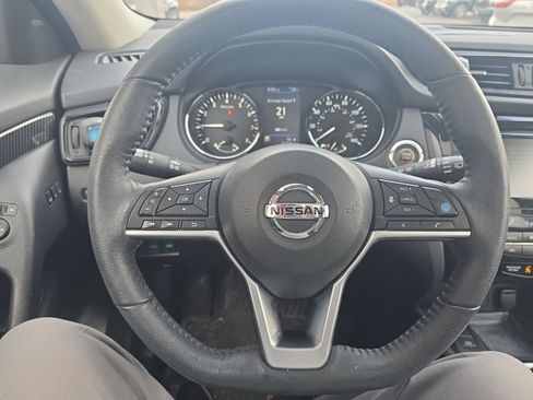 Used 2019 Nissan Rogue SL w/ Premium Package image 19