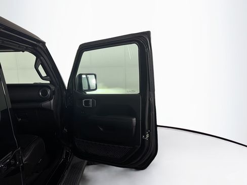 Used 2023 Jeep Wrangler Unlimited Sahara w/ Cold Weather Group AWD/4WD image 31