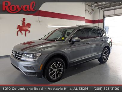 Used 2020 Volkswagen Tiguan SE w/ Panoramic Sunroof Package