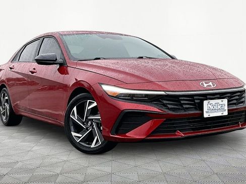 Used 2025 Hyundai Elantra Sport image 12