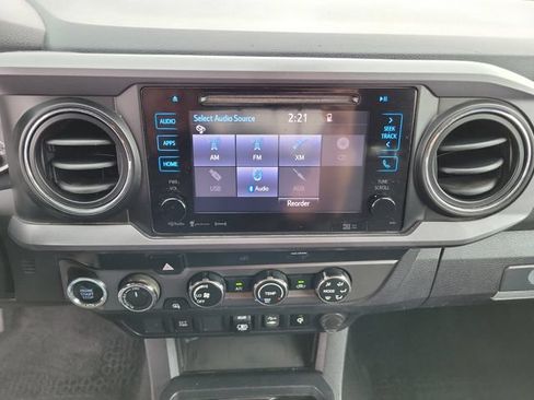 Used 2019 Toyota Tacoma TRD Sport AWD/4WD image 15