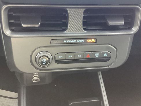 Used 2025 Ford Maverick XL w/ Equipment Group 102A image 33