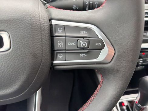 Used 2025 Jeep Compass Trailhawk AWD/4WD image 25