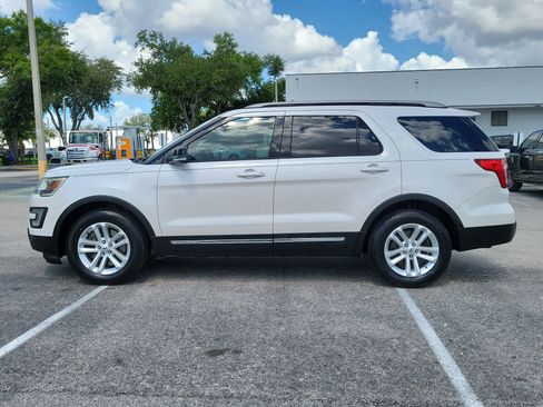 Used 2017 Ford Explorer XLT FWD image 6