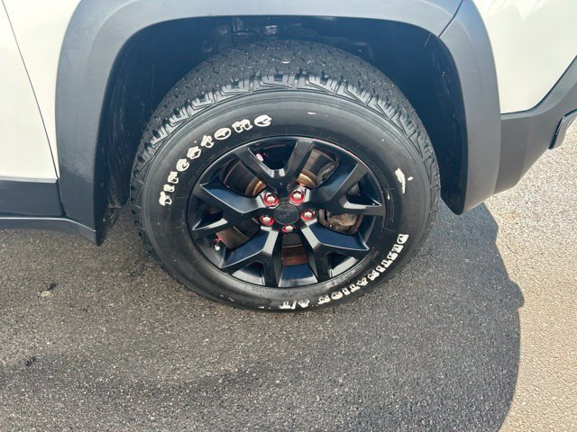 Used 2018 Jeep Cherokee Trailhawk w/ Comfort & Convenience Group AWD/4WD image 45