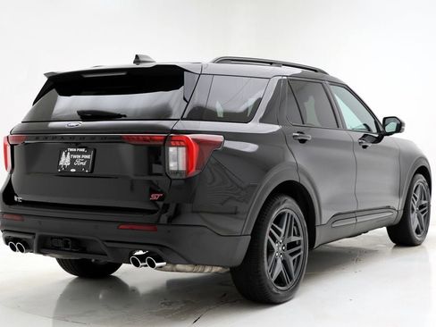 Used 2025 Ford Explorer ST image 9