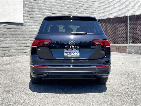 Certified 2023 Volkswagen Tiguan SE FWD image 3