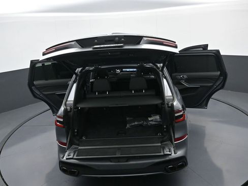 Used 2025 BMW X7 M60i image 47