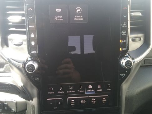 New 2025 RAM 2500 Laramie image 32