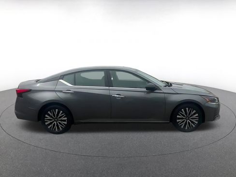 Used 2025 Nissan Altima 2.5 SV image 16