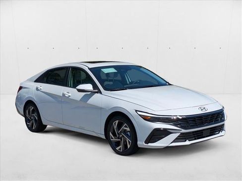 New 2025 Hyundai Elantra Limited image 7