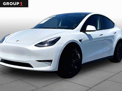 Used 2022 Tesla Model Y Long Range AWD/4WD image 1