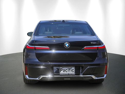 Certified 2026 BMW 740i RWD image 5