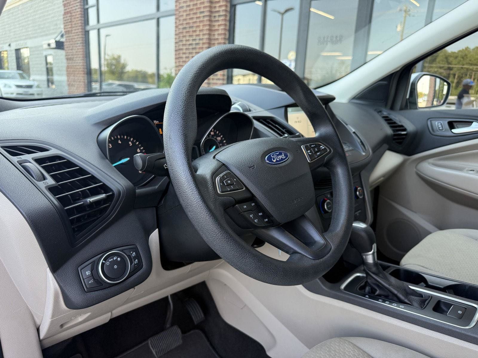 Used 2017 Ford Escape SE w/ Equipment Group 201A FWD image 15