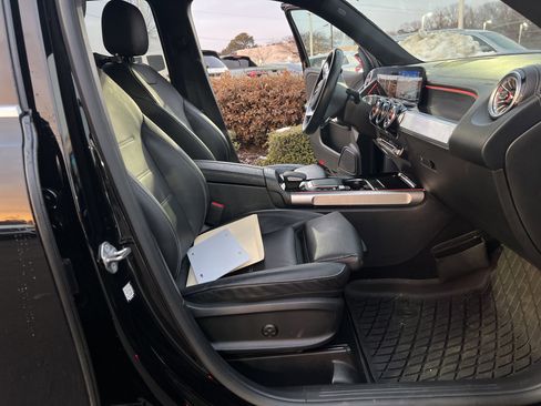 Used 2022 Mercedes-Benz GLB 250 4MATIC image 35