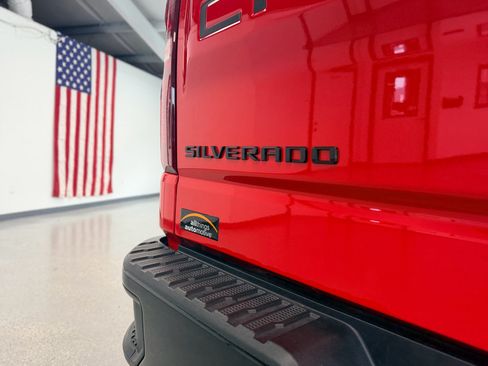 Used 2025 Chevrolet Silverado 1500 Custom Trail Boss w/ Turbomax Blackout Package AWD/4WD image 31