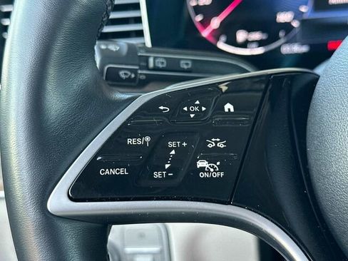 Used 2025 Mercedes-Benz GLE 350 4MATIC image 32