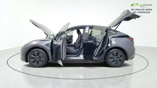 Used 2025 Tesla Model Y Long Range RWD image 15