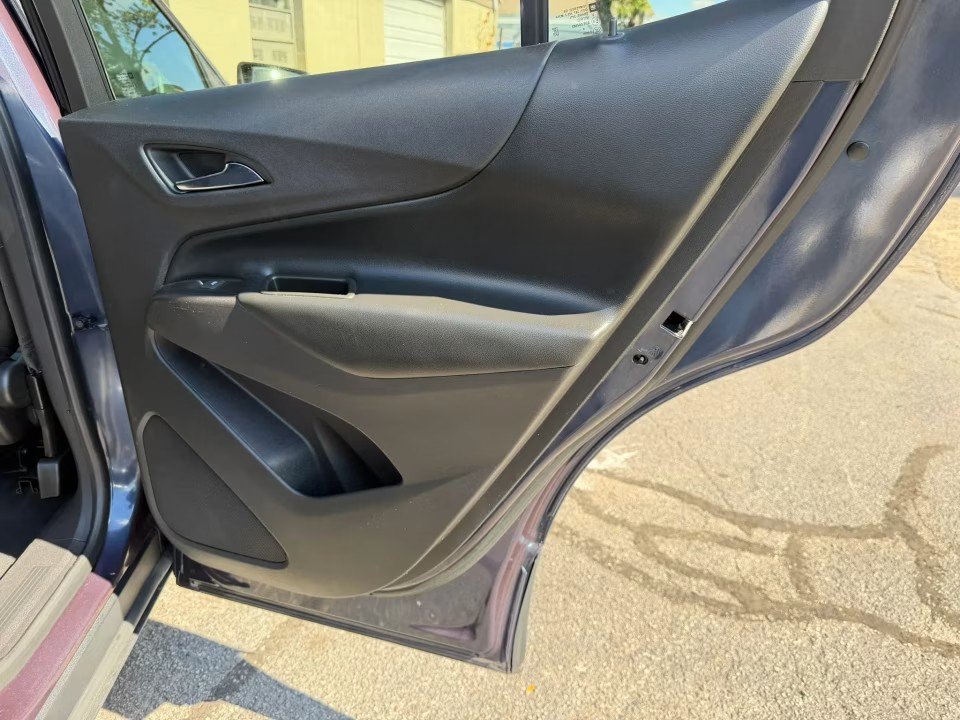Used 2019 Chevrolet Equinox LT FWD image 17