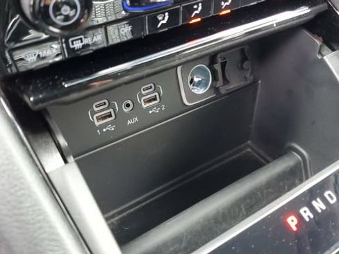Certified 2023 Jeep Grand Cherokee Limited w/ Black Appearance Package AWD/4WD image 18