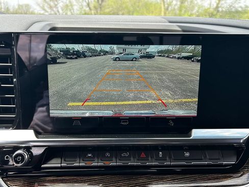 New 2026 GMC Sierra 1500 SLE w/ Preferred Package AWD/4WD image 9