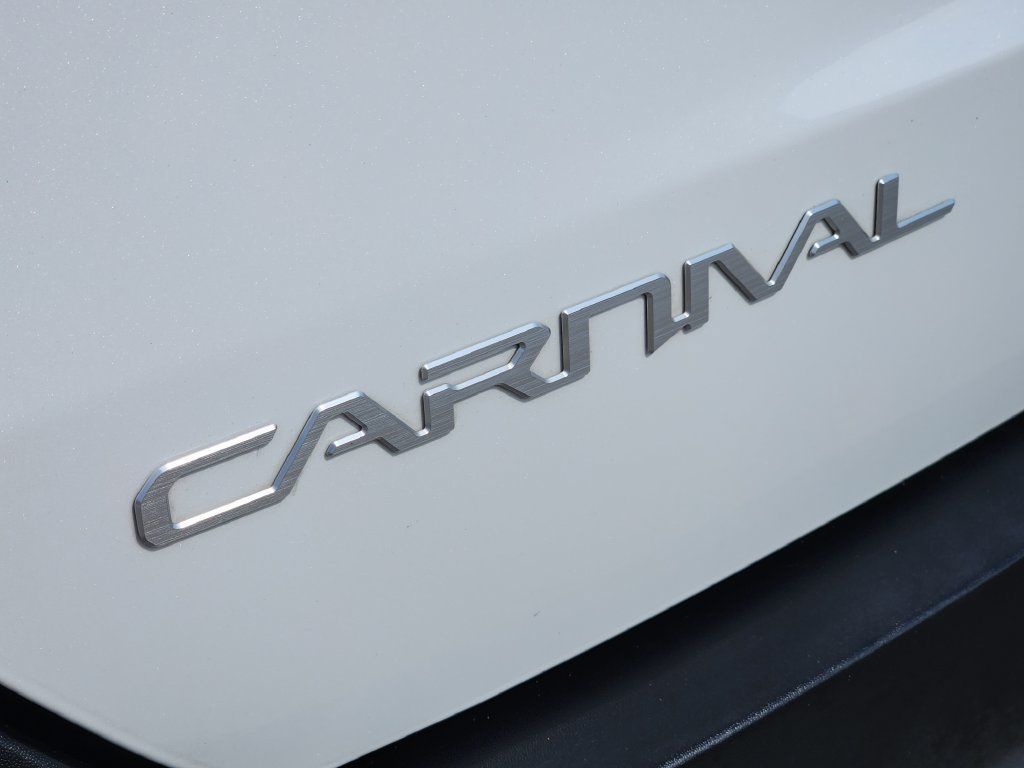 Used 2025 Kia Carnival FWD image 16